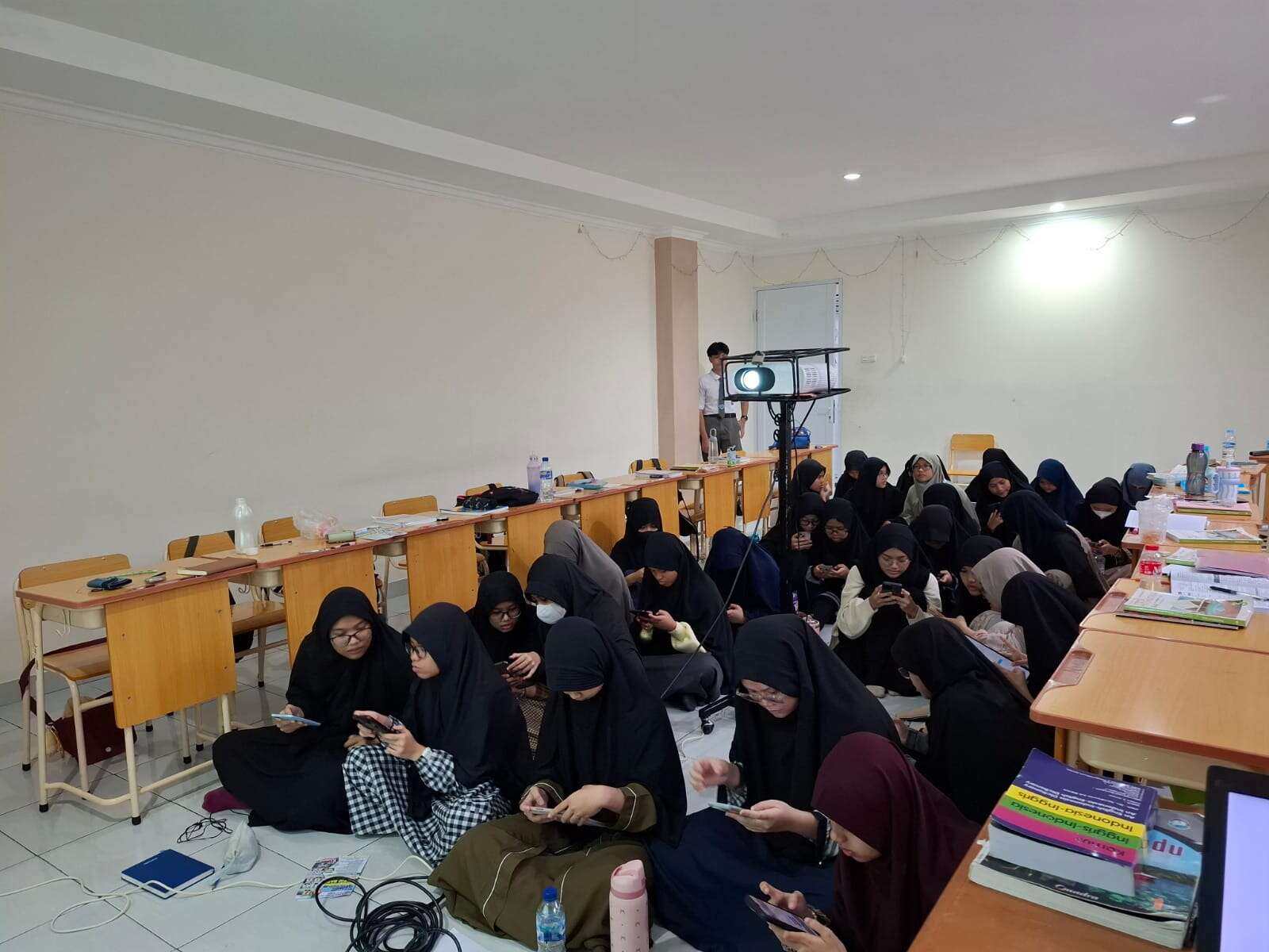 Kegiatan Try Out SMAI MUTIARA BARU Di SMPI AL HILAL Bekasi